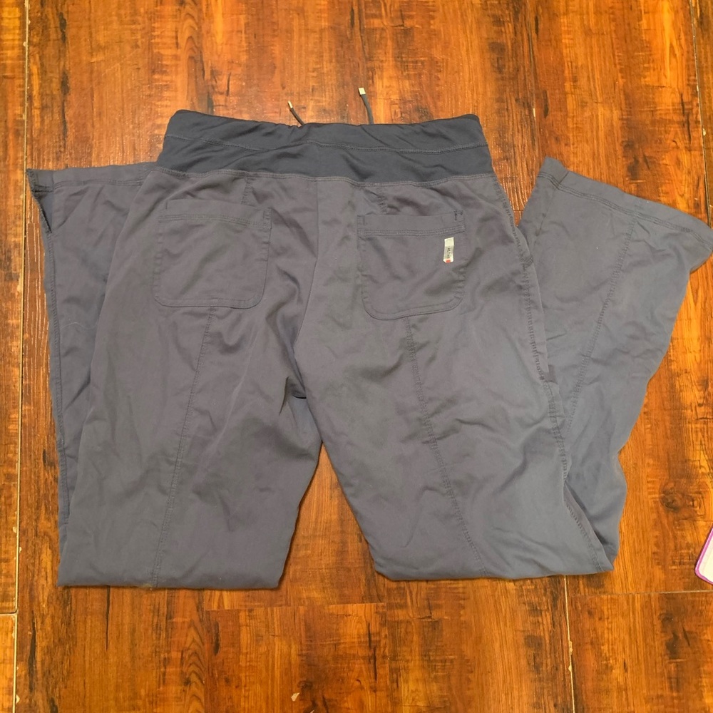 Greys Anatomy Active Matching Scrub Set - image 5